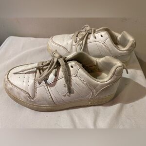 Adorable youth size 13 Shaq sneakers. Please see photo of loose tag.